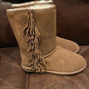 Brand new Minnetonka boots with fringe